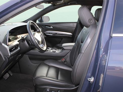 Used 2025 Cadillac XT4 Premium Luxury image 15