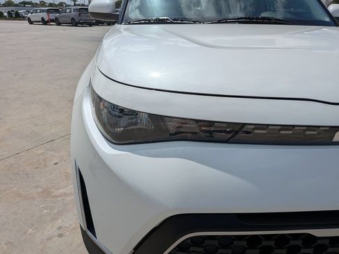 Certified 2025 Kia Soul LX w/ LX Technology Package FWD image 10