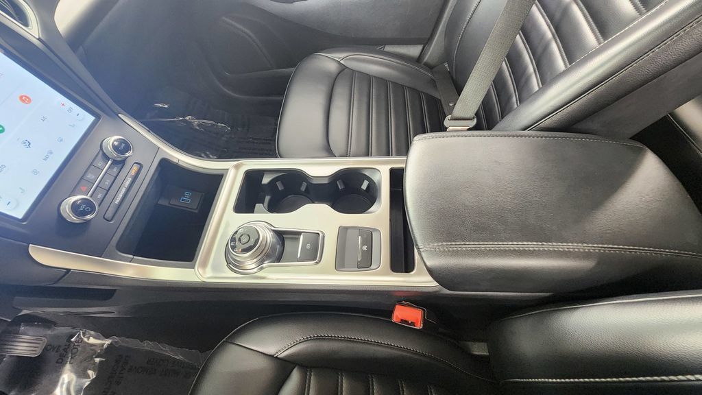 Used 2024 Ford Edge SEL AWD/4WD image 18