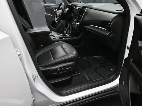 Used 2023 Chevrolet Traverse RS AWD/4WD image 21
