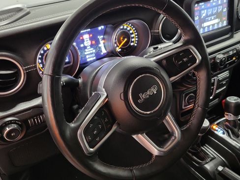 Used 2018 Jeep Wrangler Unlimited Sahara w/ Cold Weather Group AWD/4WD image 8