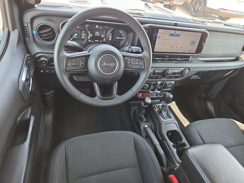 Used 2024 Jeep Wrangler Unlimited Rubicon 4xe AWD/4WD image 7
