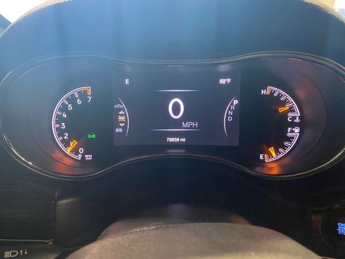 Used 2021 Jeep Grand Cherokee Limited image 21