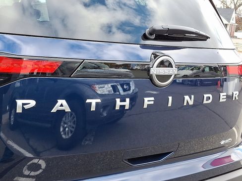 New 2025 Nissan Pathfinder SV image 18