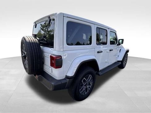 Used 2025 Jeep Wrangler Unlimited Sahara AWD/4WD image 6