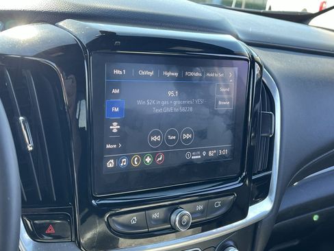 Used 2023 Chevrolet Traverse LT FWD image 18
