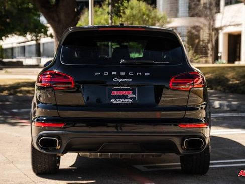 Used 2018 Porsche Cayenne Platinum Edition image 15
