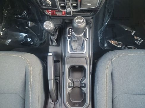 Used 2024 Jeep Wrangler Unlimited AWD/4WD image 11
