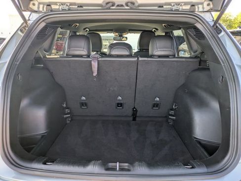 Used 2025 Jeep Compass Limited image 24