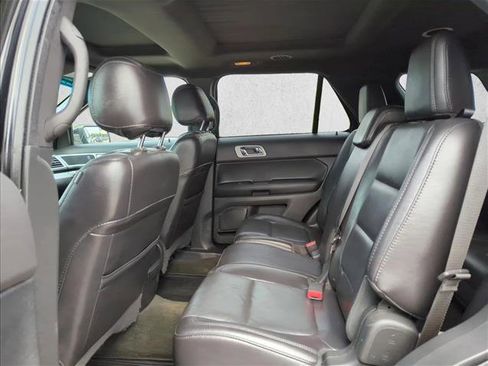 Used 2014 Ford Explorer XLT w/ Equipment Group 202A FWD image 18