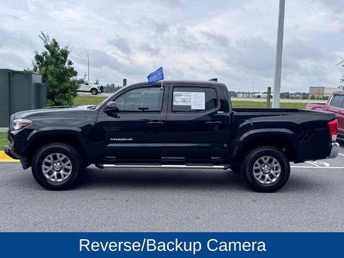Used 2017 Toyota Tacoma SR5 w/ Tow Package RWD image 3