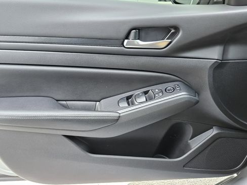 Used 2024 Nissan Altima 2.5 SV image 16