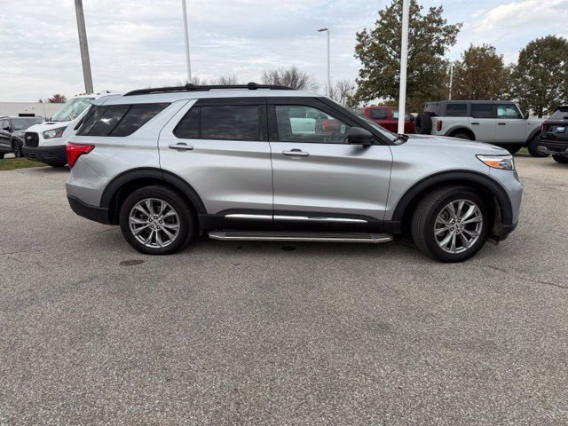 Used 2023 Ford Explorer XLT w/ Equipment Group 202A AWD/4WD image 18