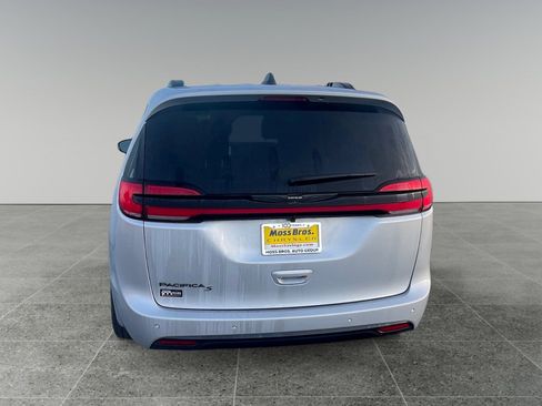 New 2026 Chrysler Pacifica Select image 4