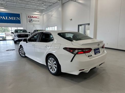Used 2024 Toyota Camry SE image 11