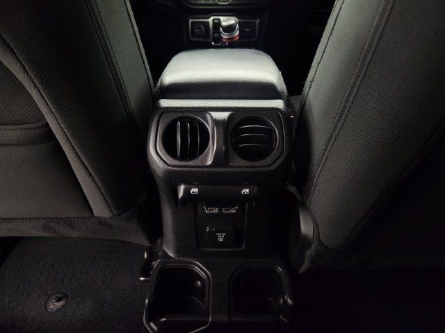 Used 2020 Jeep Wrangler Unlimited Sahara AWD/4WD image 16