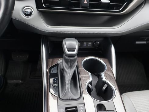 Used 2022 Toyota Highlander Limited image 18