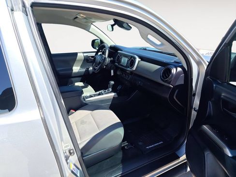 Used 2018 Toyota Tacoma SR5 w/ SR5 Appearance Package (SM) RWD image 15