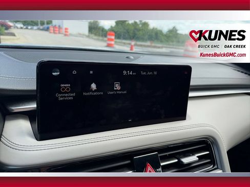 Used 2025 Genesis G70 2.5T AWD/4WD image 27