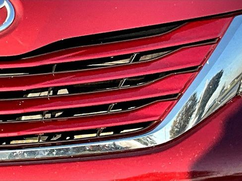 Used 2017 Toyota Sienna LE image 11