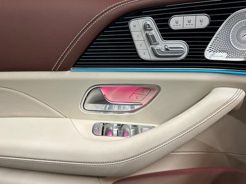 New 2026 Mercedes-Benz Maybach GLS 600 4MATIC image 13
