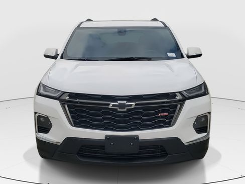 Used 2023 Chevrolet Traverse RS image 3