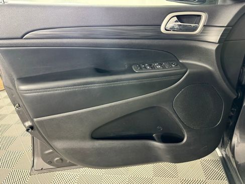 Used 2020 Jeep Grand Cherokee Laredo AWD/4WD image 10