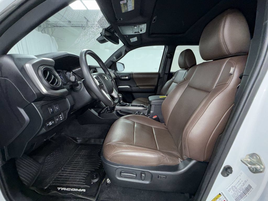 Certified 2021 Toyota Tacoma Limited AWD/4WD image 5
