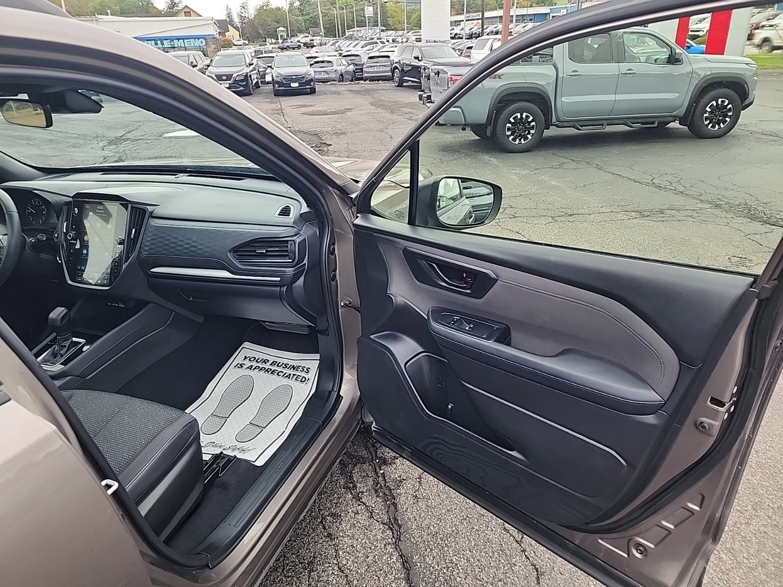 Used 2025 Subaru Forester Premium AWD/4WD image 30