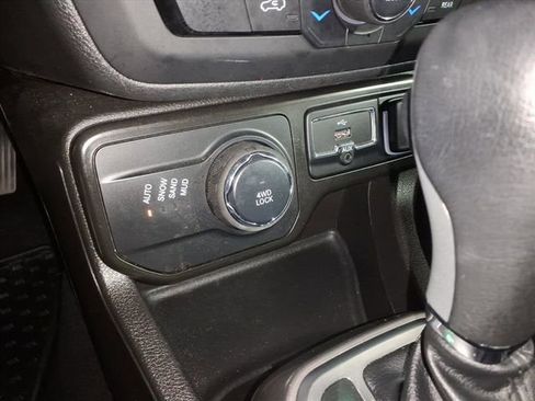 Used 2022 Jeep Renegade Limited image 23