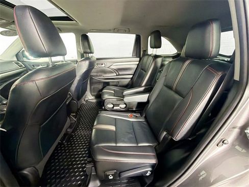 Used 2019 Toyota Highlander XLE image 21