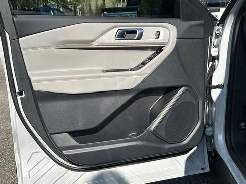 New 2026 Ford Explorer Active w/ Active Comfort Package RWD image 10