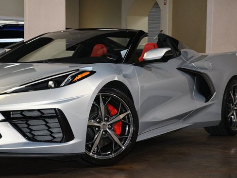 Used 2022 Chevrolet Corvette Stingray Convertible w/ Z51 Performance Package RWD image 54
