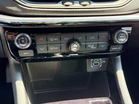 New 2026 Jeep Compass Limited w/ Sun, Sound & Navigation Group AWD/4WD image 17