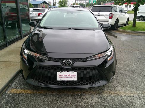 Used 2020 Toyota Corolla LE FWD image 3