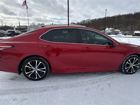 Used 2019 Toyota Camry SE image 6