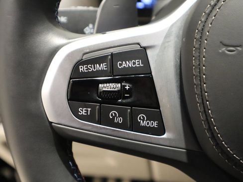 Used 2025 BMW X7 M60i image 30