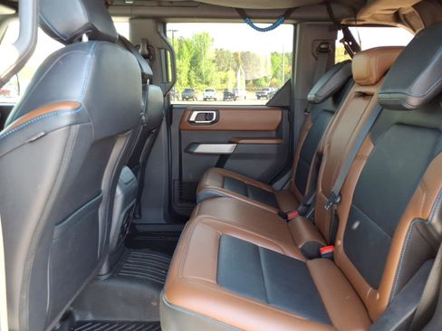 Used 2022 Ford Bronco Outer Banks w/ Sasquatch Package AWD/4WD image 16