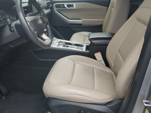 Used 2023 Ford Explorer XLT w/ Equipment Group 202A RWD image 13