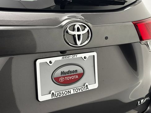 Used 2018 Toyota Highlander Plus w/ Protection Package #3 AWD/4WD image 8