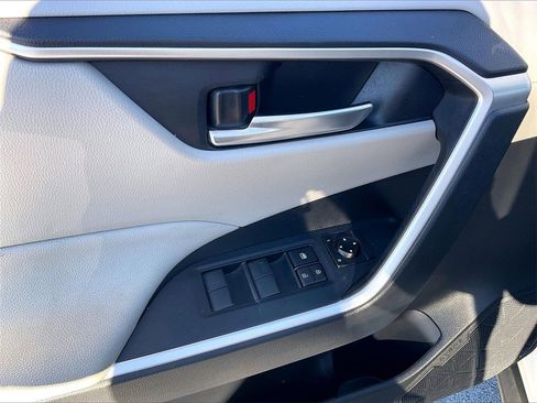 Used 2019 Toyota RAV4 XLE w/ Convenience Package image 38