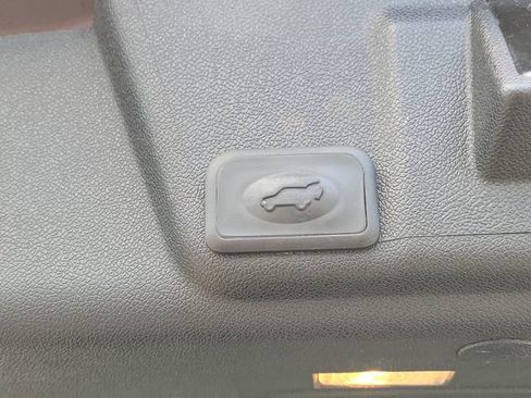 Used 2016 Buick Enclave Leather AWD/4WD image 25