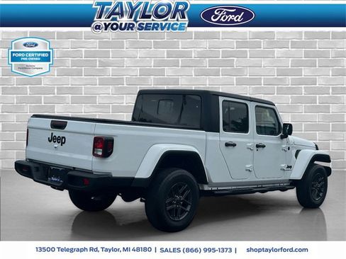 Used 2024 Jeep Gladiator Sport image 3