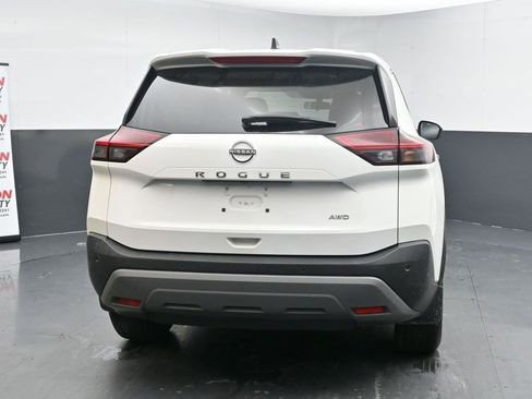Used 2023 Nissan Rogue S image 8