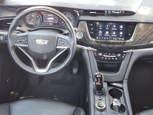 Used 2022 Cadillac XT6 Premium Luxury w/ Technology Package FWD image 28