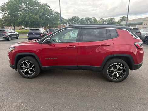 Used 2025 Jeep Compass Limited AWD/4WD image 6