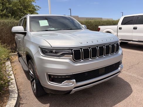 Used 2022 Jeep Wagoneer Series II w/ Premium Group I AWD/4WD image 3