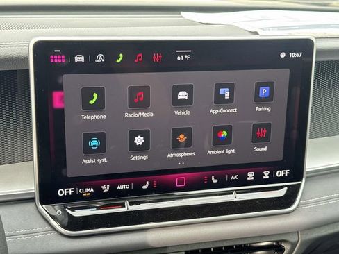 New 2026 Volkswagen Tiguan SE R-Line FWD image 28