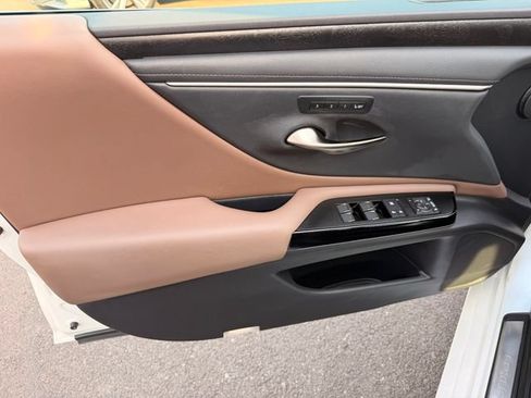 Used 2023 Lexus ES 300h w/ Accessory Package (Z1) FWD image 13