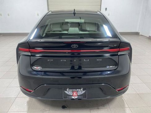 Used 2023 Toyota Prius XLE image 5